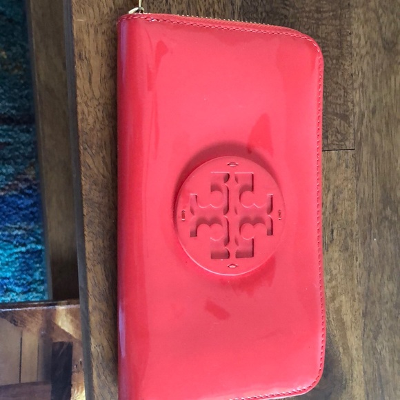 Tory Wallet - Picture 1 of 3
